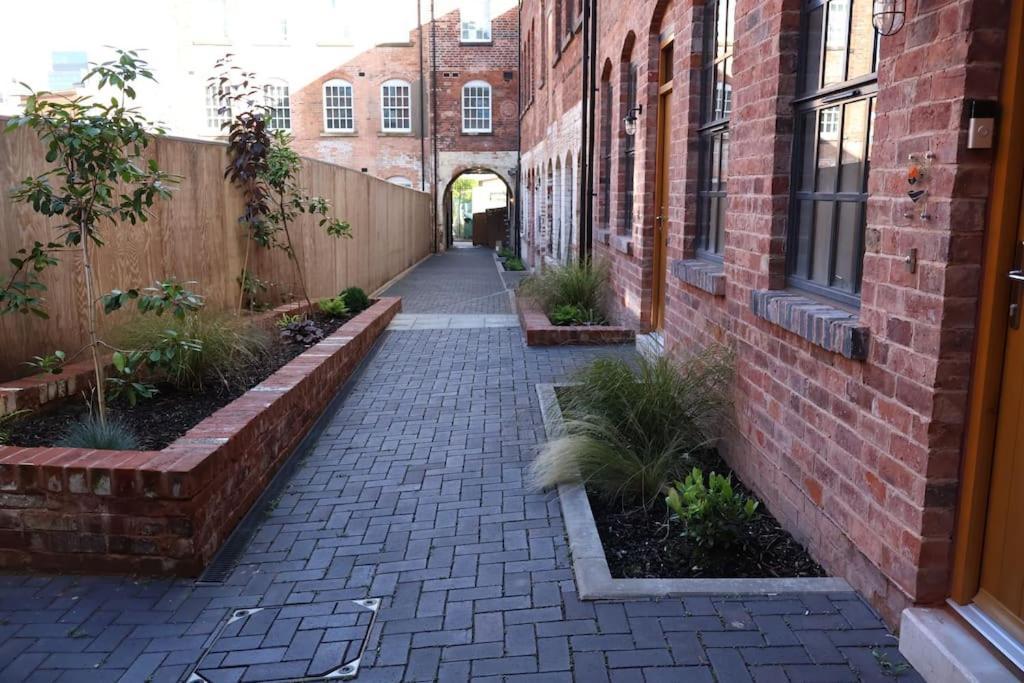 Modern House In Birmingham Exterior foto
